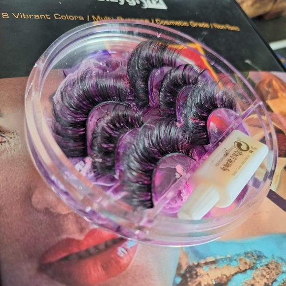 Resin Eyelash holders - Picture 3 of 3